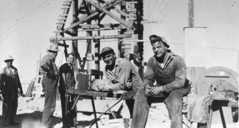 Picture of employees at the mine.